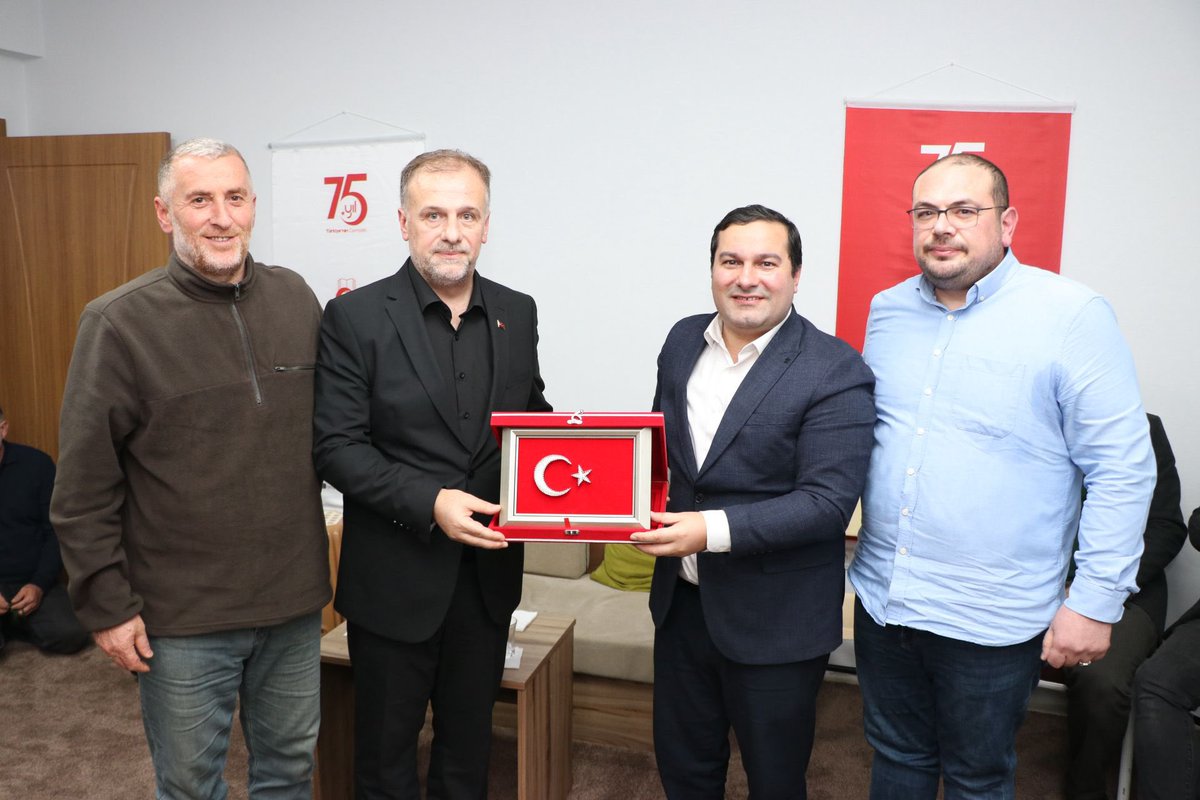 kemalsamlioglu's tweet photo. Cihannüma Derneği Ardeşen Tms ile İlim Yayma Cemiyeti Şubesi’nin birlikte düzenlediği gönül gönüle sohbet programında dostlarımızla bir araya geldik. Bu samimi buluşmaların artmasını, kardeşlik ve muhabbet ikliminin yayılmasını diliyor, emeği geçenlerden Allah razı olsun diyorum. https://t.co/Y9Hytd56vp