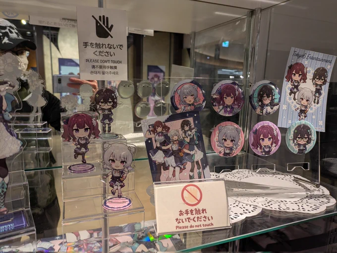 マルイの小樽ポップアップショップ行ってきた!! 欲しかったアクスタ手に入らなくて大粒の涙だけどまぁ満足 でもちっふのジャージメイドカード欲しかった(1枚800円ガチャ爆死)