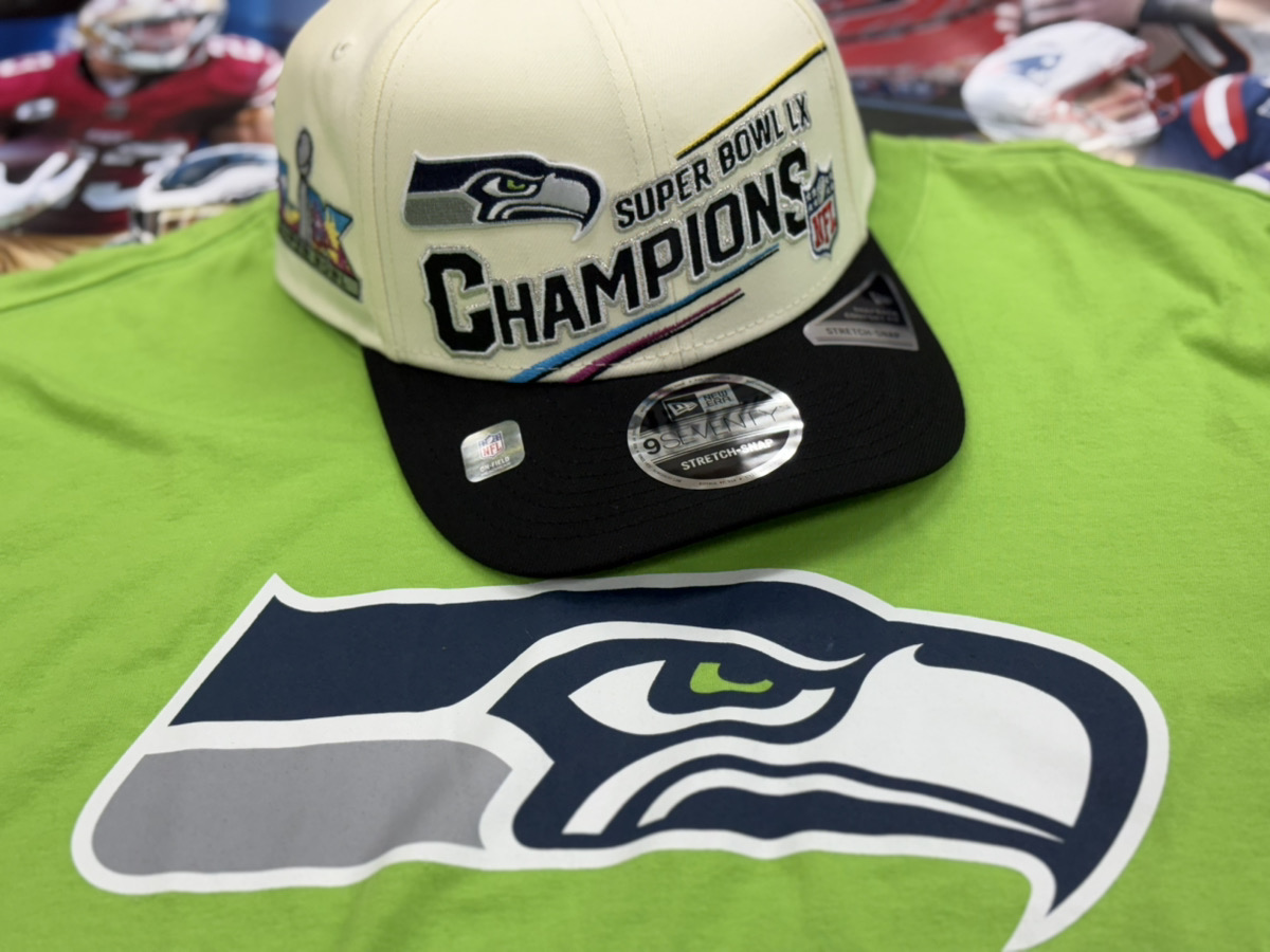 selection_nfl55's tweet image. \シーホークス スーパーボウル優勝記念キャップが店頭入荷🎉/

優勝直後に選手らが着用していた"ロッカールームキャップ”&amp;amp;パレード時に着用していた”パレードキャップ”が新登場✊
パレード版は”19TWENTY"というレトロキャップのような新仕様です✨️

#SuperBowl #Seahawks

🚩selection-j.com/l/105262