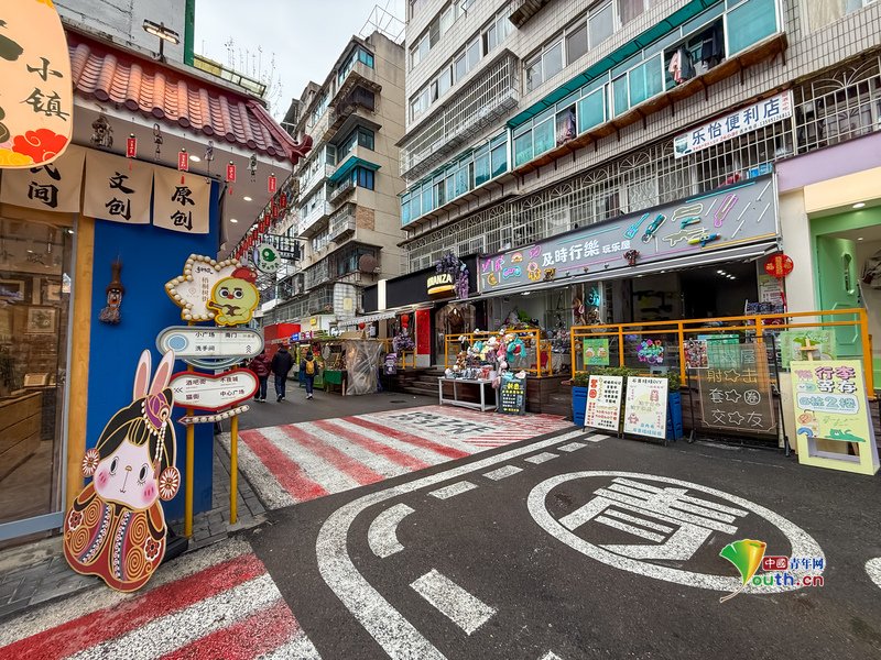 YouthChina's tweet image. On March 17, 2026, in #Guiyang City, #Guizhou Province, the national-level tourist #leisure district Guiyang Qingyun Night #Market, which blends retro and trendy elements, attracted visitors. Transformed from the old Guiyang Knitting Mill, the district retains the city's vibrant