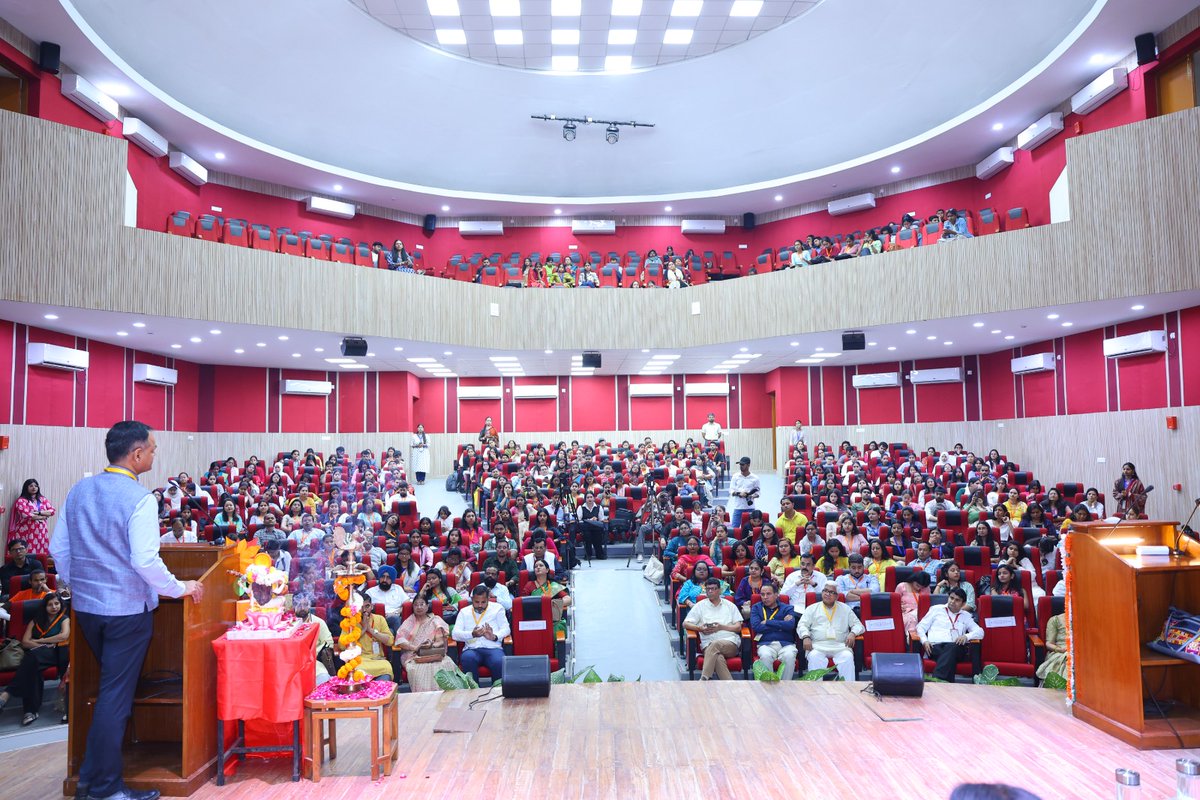 NcwebOfficial's tweet photo. #NCWEB, #ABRSM &amp; #ICSSR द्वारा आयोजित 2दिवसीय राष्ट्रीय संगोष्ठी में प्रो.नारायणलाल गुप्ता(अध्यक्ष, ABRSM) ने कहा कि संविधान सभा की 15 विस्मृत दूरदर्शी महानायिकाएँ आधुनिक भारत की नींव थीं, जिन्होंने समता व भारतीयता(हम भारत के लोग) आधारित लोकतांत्रिक संविधान निर्मित किया। https://t.co/hkYfW3pzaM
