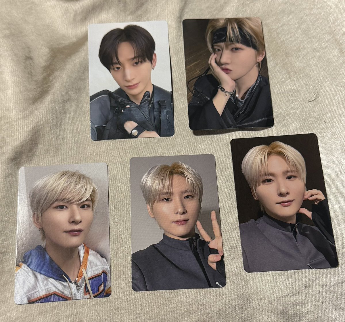 CRAVITY トレカ 交換

【譲】
ジョンモ ウビン ウォンジン

【求】
初回限定封入 ミニ

#cravity交換