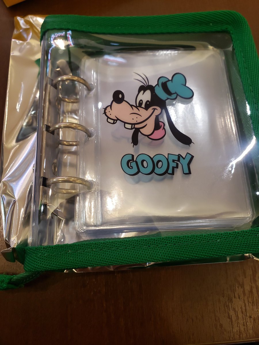 CocoaotokoK's tweet photo. 【交換︎︎･譲渡】
ディズニーシークレットバインダー
譲⇒グーフィー

求⇒同種ドナルド又は定価＋送料
出先のためIDないです。
郵送希望
検索からでもお気軽にお声掛けください！ https://t.co/AbeSfIqhq1