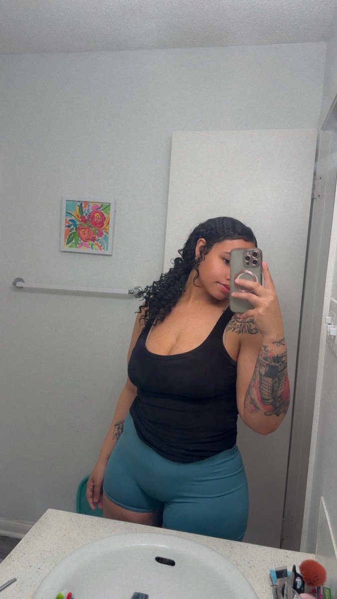 MILF N COOKIES 🍪 tweet media