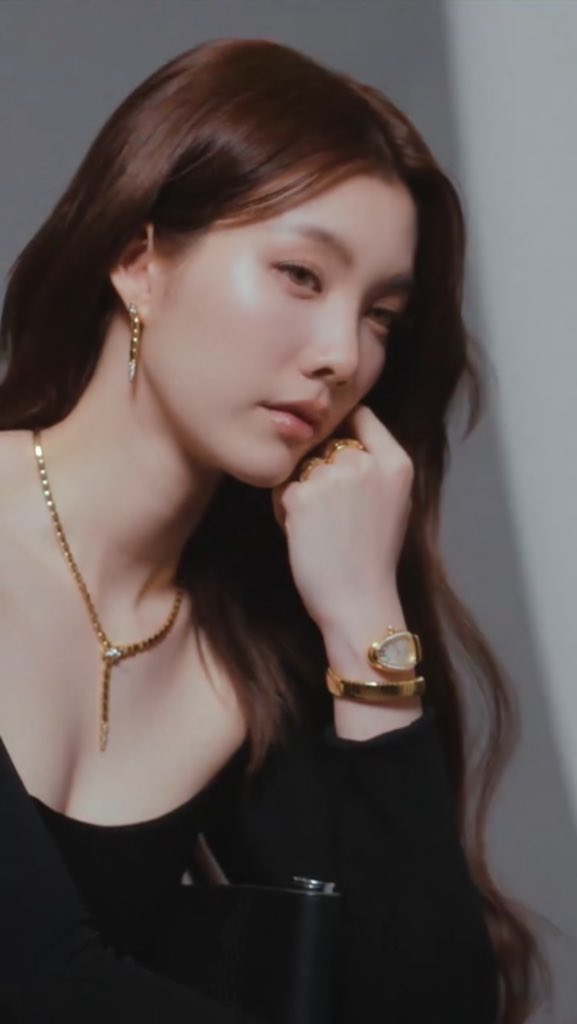 เป็นอาการของคนกลุ่มหนึ่งตอนเห็นว่าคุณสวยมากๆ คุณหนูสุดๆ อะไรประมาณนั้นค่ะ ดอกฟ้ากับหมาวัดไง 

ยกตัวอย่างสาเหตุที่ทำให้อาการกำเริบ :