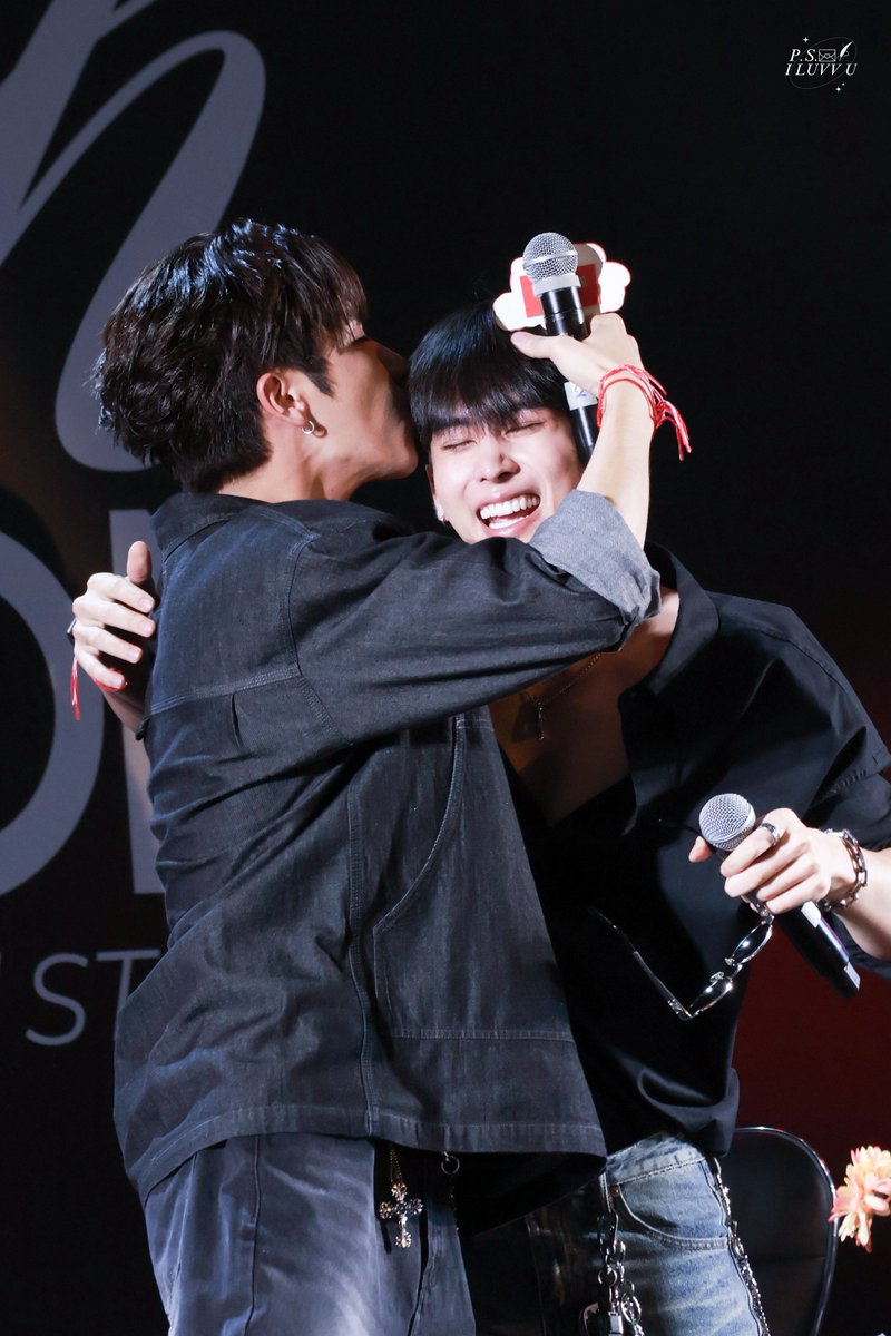 190326: 

หอมคนเดียวชื่นใจทั้งฮอลล์🫵🏻😔

THE 25TH PERTH CHAPTER

#PerthRockOnEra
#Perthtanapon