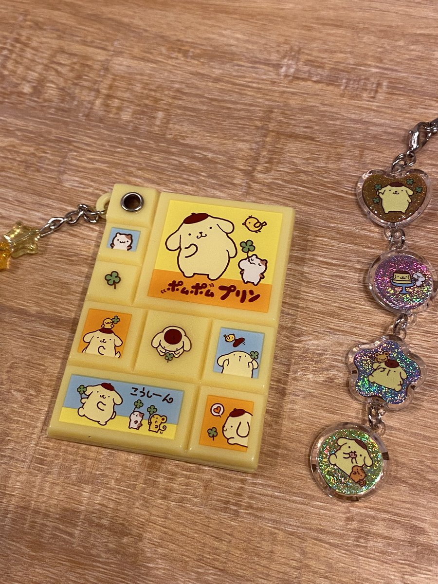 ngmn_h's tweet photo. 【交換】
サンリオ
シークレットタイル風ミニミラー
シークレットおはじきシール風アクセサリー

（譲）
画像のもの

（求）
同種マイメロorウサハナ

郵送での交換希望 https://t.co/rPv1KXvpEO