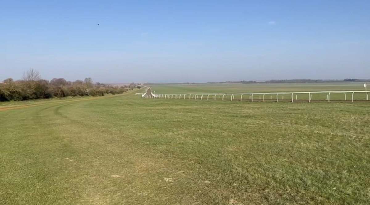 Tim (still totally unremarkable) tweet media