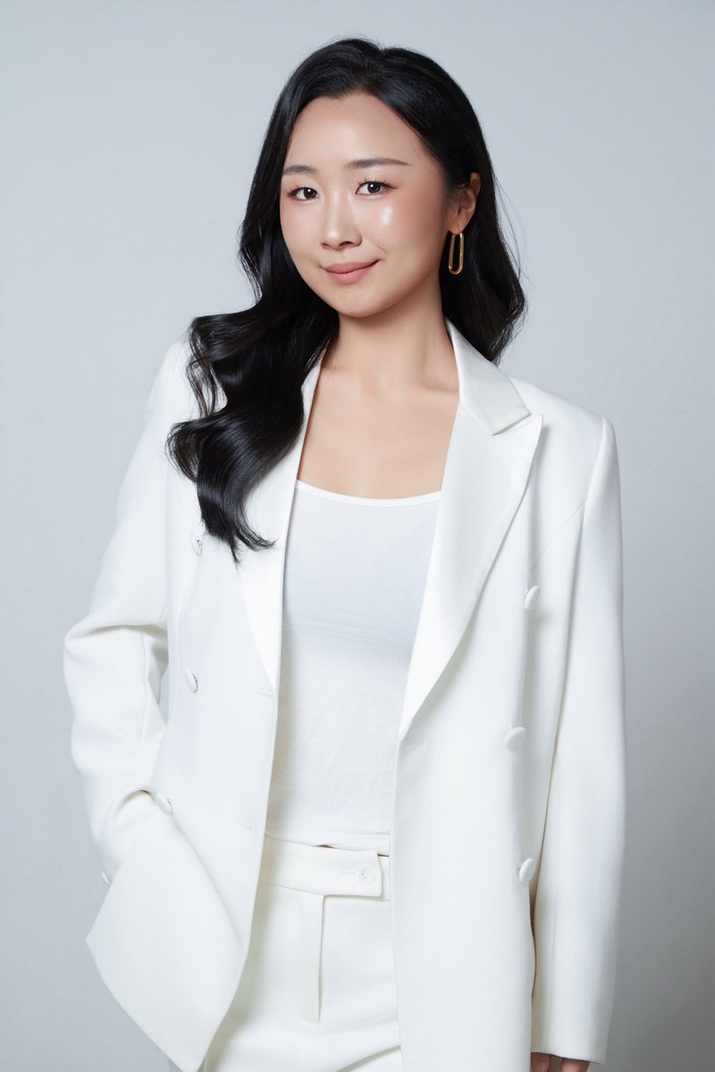 Paris | crypto wellness grandma tweet media