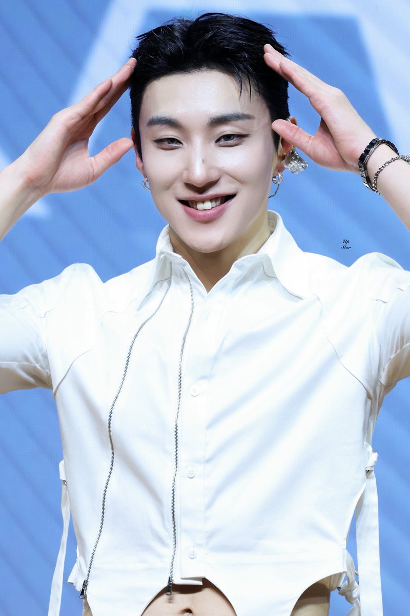 260314 문종업 팬미팅 Hold Up 2부 
포토타임🫡 🐶

<a href="/jongup_official/">Jongup_Official</a>
#문종업 #MoonJongUp #文鐘業