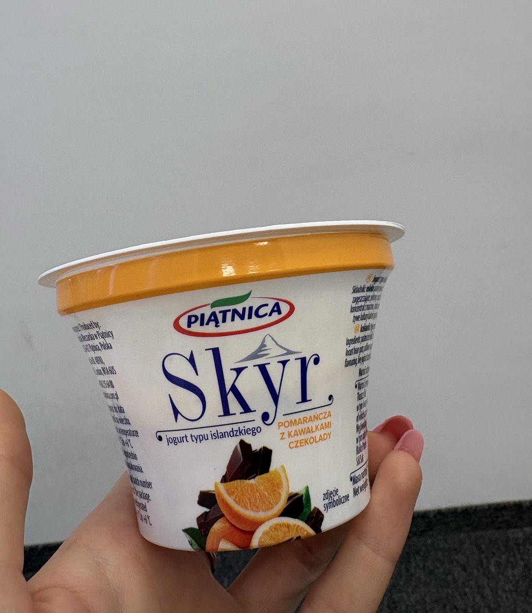 Lenawanttolive's tweet photo. 19.03 WHAT I EAT IN A DAY 🫡🥙
Co jem w ciągu dnia walcząc z napadami.. Let’s go, będę tu podrzucać..
a zaczynam skyrem owocowym + kawa z mlekiem
#edtwt #twed #glodniaki #waniliowemleko #foodbook https://t.co/rrmD1Zv5v6