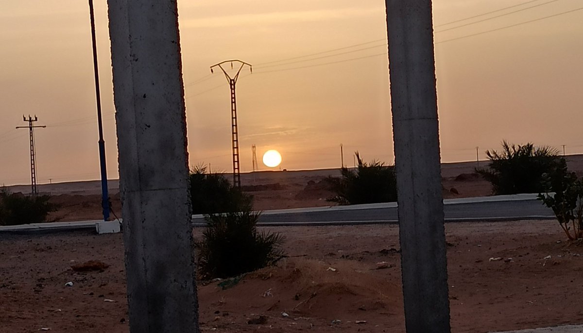 docrochdi's tweet photo. شمس يوم الخميس 29 رمضان - 19 مارس 2026 الساعة 07.10
صبيحة باردة، قرص الشمس واضح المعالم، رؤيته ممكنة بالعين المجردة. 
أول مرة نشوف الشمس بهذا الجمال. سبحان الله
اللهم إنك عفو كريم تحب العفو فاعف عنا https://t.co/7wdDPtkVri