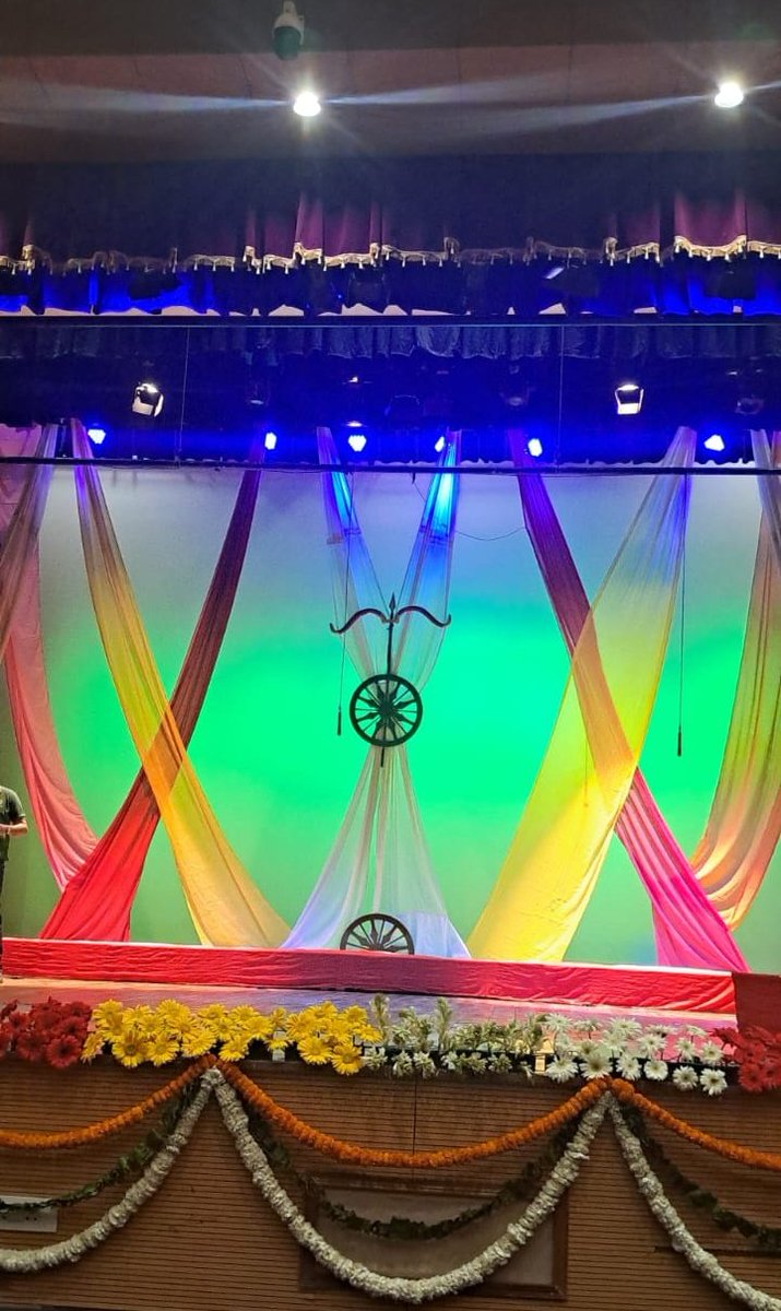 AkashvaniAIR's tweet image. All set for our mega live drama, “Adhirathi”, before an invited audience, an inspiring presentation based on the magnum opus of Rashtrakavi Ramdhari Singh Dinkar.

Today from 3 pm onwards at Akashvani Rang Bhavan!

#Adhirathi #RamdhariSinghDinkar #Mahabharat

@MIB_India