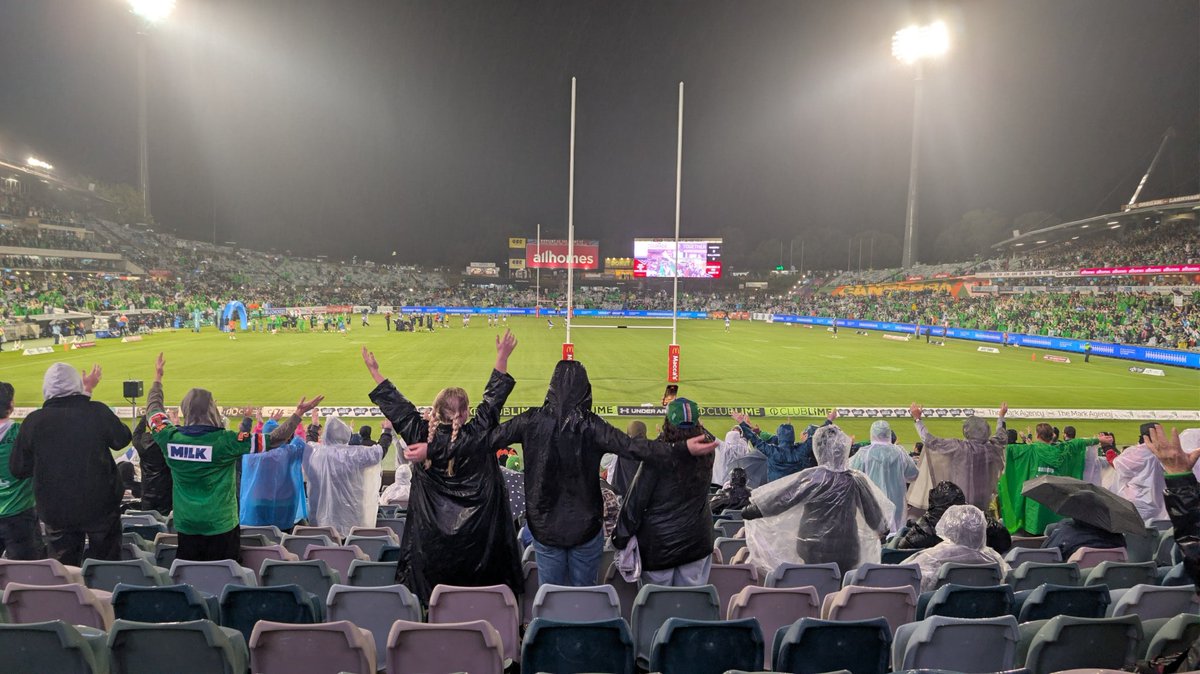 Amul82's tweet image. #moist Doggies bro 💙🤍