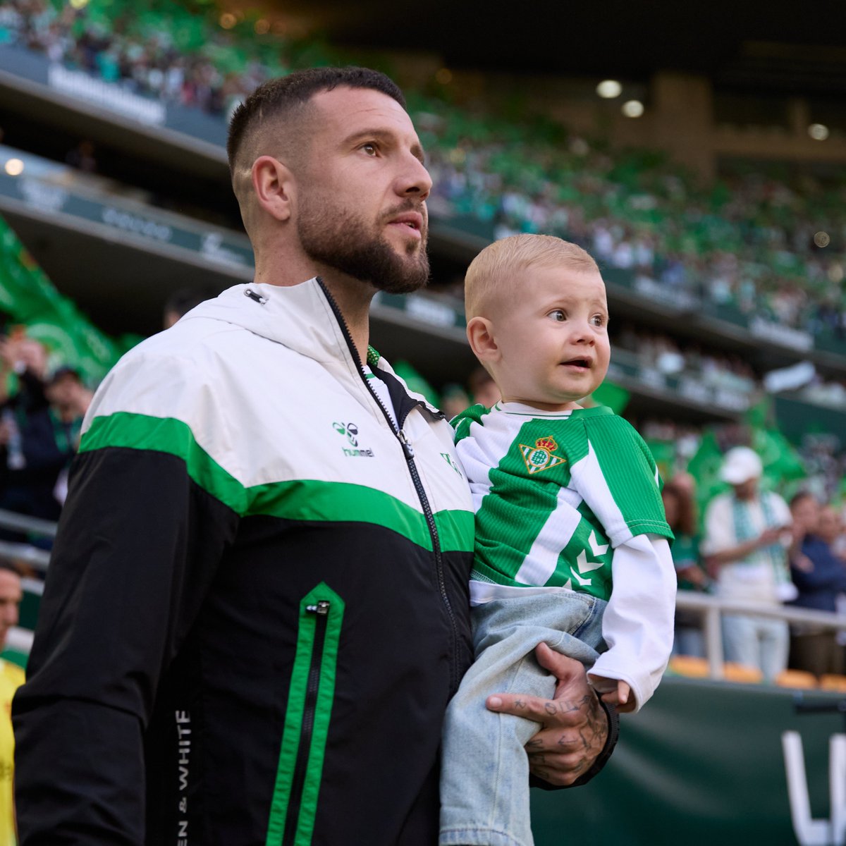 D𝐞 𝐩a𝐝r𝐞s a h𝐢j𝐨s.

#FelizDíaDelPadre