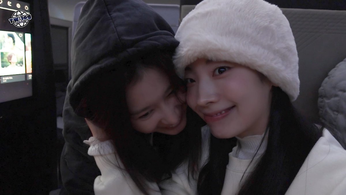 staywithmesana's tweet image. I miss them so much! What are they doing and why are they giggling at the very start of the vlog!!

TW-LOG @ 6TH WORLD TOUR ‘THIS IS FOR’ ep.DAHYUN
#TWICE #트와이스 #SANA #사나 #サナ #DAHYUN #다현 #ダヒョン #SAIDA #사이다