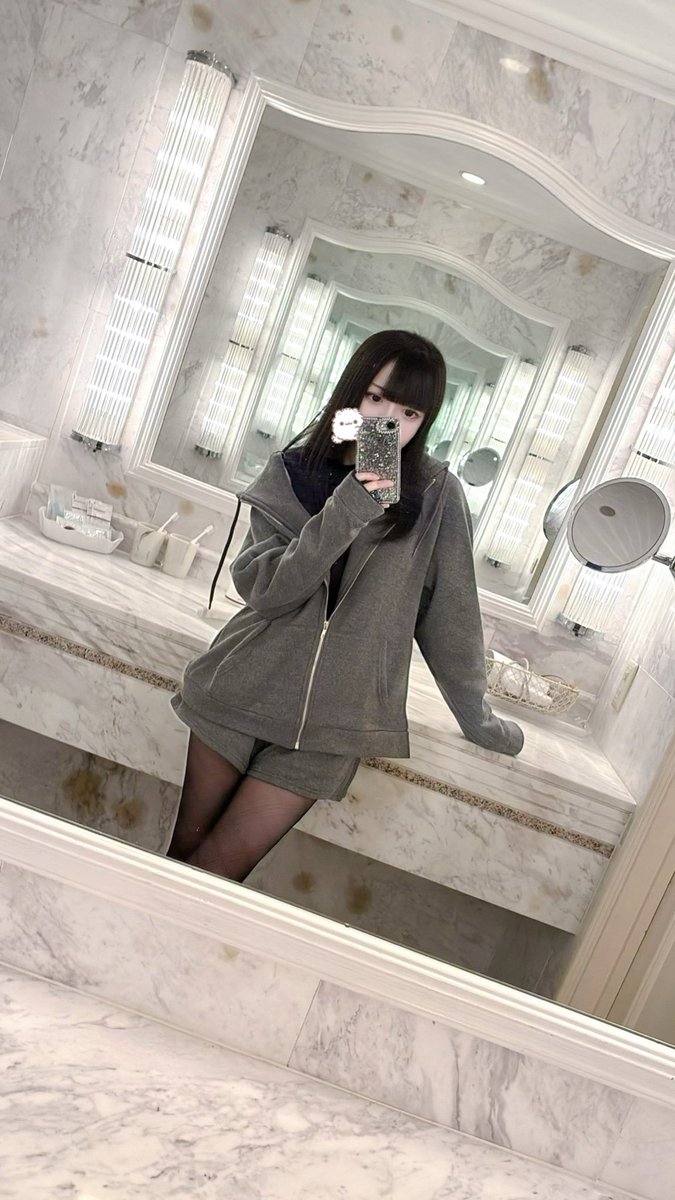 𝟏𝟕 tweet media