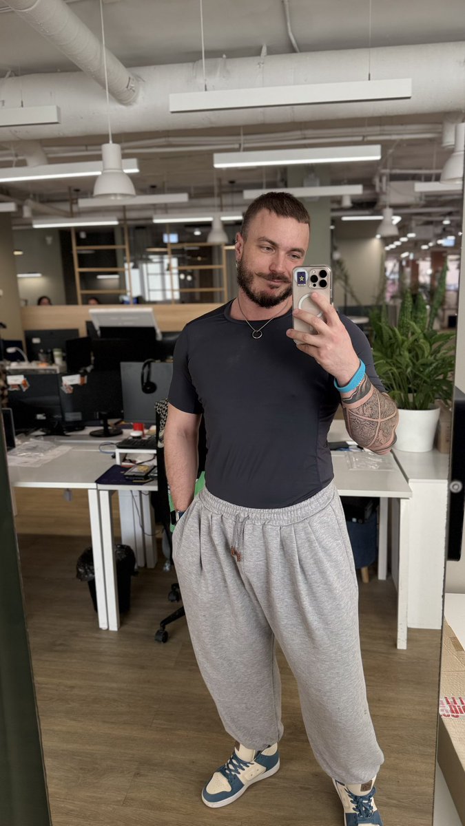 Демьян tweet media