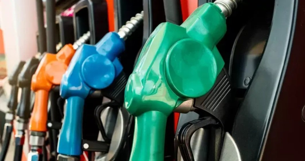 Araç sahipleri dikkat! Akaryakıta tarihin en büyük zammı geliyor
Motorine 5 lira 73 kuruşluk artış bekleniyor