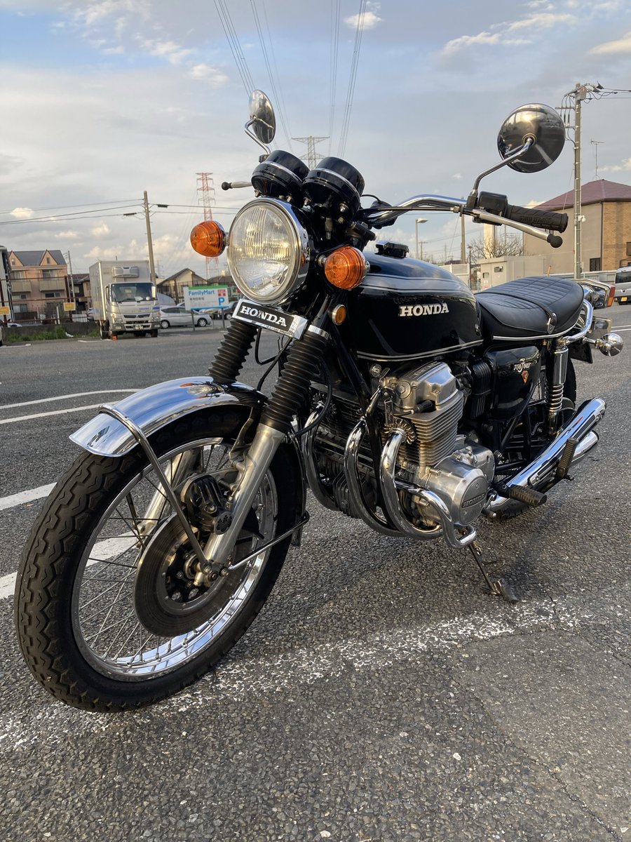 garage5020's tweet photo. 十人十色のカスタムセンス！
排気音が最高になるとこれほどバイクに乗るのが楽しいものかと改めて実感。ナナハンを所有して5年経つが今が1番楽しく感じてる。この5年を通して良かったのは最初から完成系の車体の購入ではなく少しずつ自分の中のイメージを具現化していく過程を楽しめた事。#cb750four https://t.co/kBaXxNPmvG
