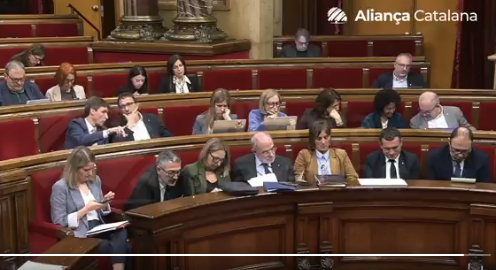 Aquest és el respecte parlamentari a una parlamentària. Li poden mostrar menyspreu, però és por, i ho sabem. <a href="/orriolsderipoll/">Sílvia Orriols</a> , ho estàs fent bé !!!