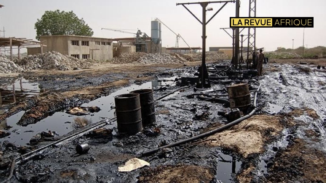 larevueafrique's tweet photo. 🇬🇳 🇷🇺 FLASH | En #Guinée, un train de la compagnie russe #Rusal transportant de la #soude caustique a déraillé, provoquant un important déversement de cette substance chimique #toxique.
Cet incident suscite une vive inquiétude des autorités, en raison des risques élevés pour la #santé des populations, la qualité de l’#eau, de l’#air et des sols.