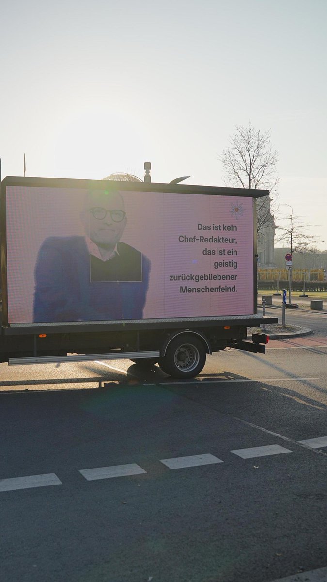 Erik Marquardt tweet media