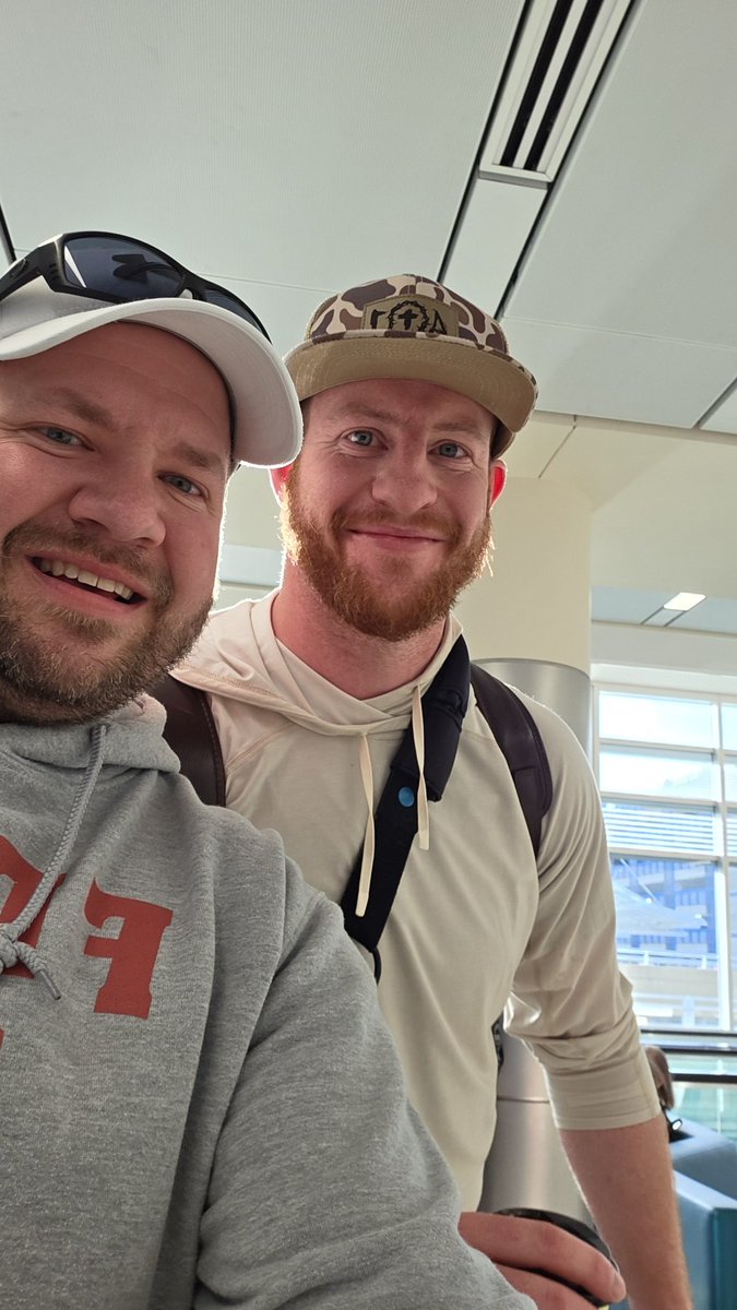 DallasJDows's tweet photo. Good to see @cj_wentz coming back. 📸 @MSP 11/28/25 on the way to Seattle #skol https://t.co/R61UCeSBbZ
