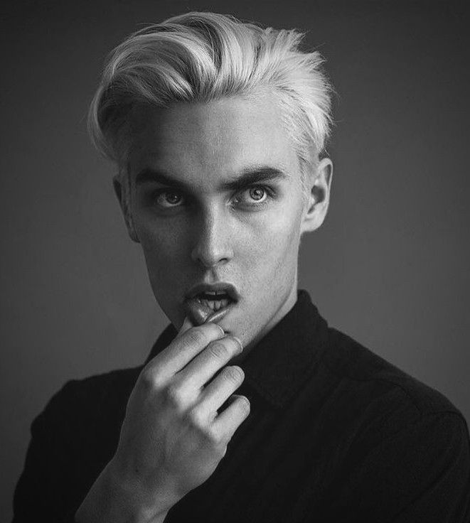 Nie lubię tego mówić. Naprawdę nie lubię. Ale ostatnio towarzyszy mi nowy niepokój; niepokój, że w którymś momencie się pomyliłem.

#KWKCP_wattpad jutro o 15:00 👀👀