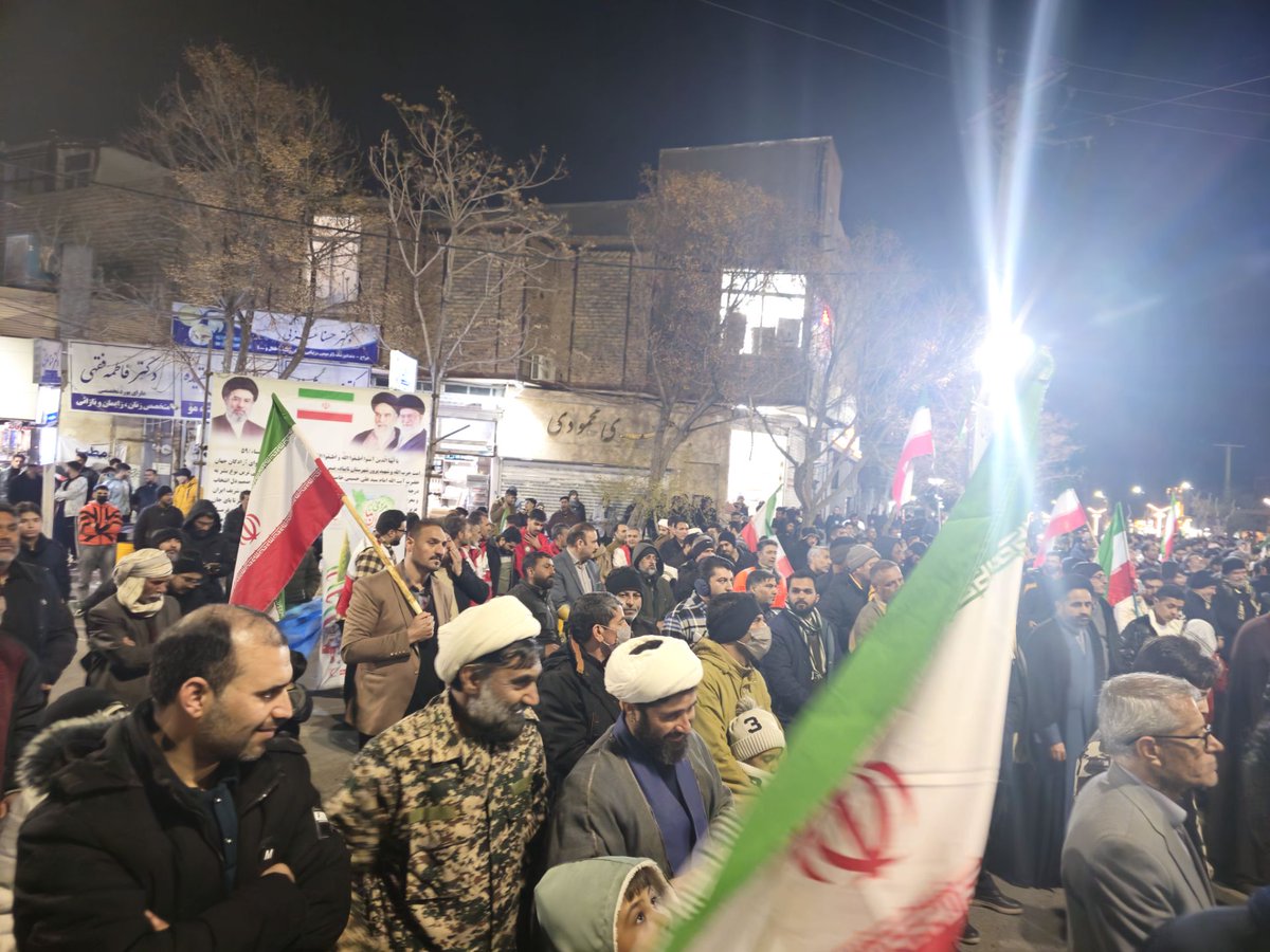 قدرت ایران فقط در سلاح نیست،
در آرامش مردمیه که به آینده ایمان دارن.
پاسخ‌ها دقیق، هوشمند و پشیمان‌کننده خواهد بود.
 #تا_پای_جان_برای_ایران
#لبيك_يا_خامنه_ای‌ 
#پیروزی_وعده_صادق