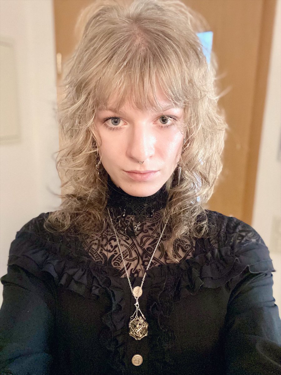 Ella Glorp tweet media