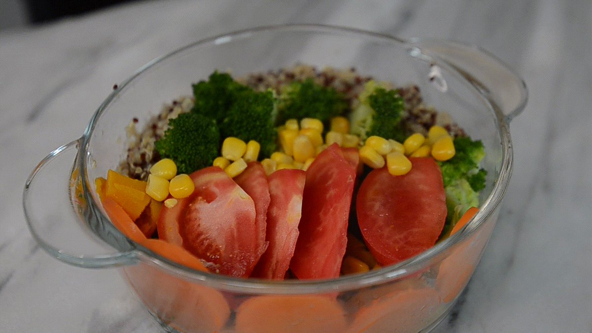 Playstationehom's tweet image. Fuel your fat loss with this simple, high-protein bowl! Grilled chicken, roasted veggies, quinoa u0026 avocado—all in one, nutrient-packed meal. No fancy recipes needed, just clean, satisfying eats. #FatLoss #CleanEating #HealthyMeal