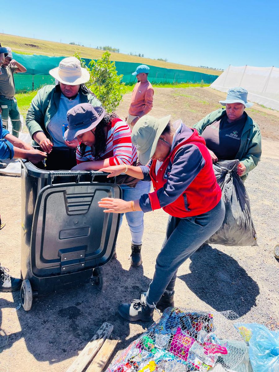 As we reflect on #GlobalRecyclingDay, we are reminded that sustainability is not a once off moment, but an ongoing commitment.  Through the GreenWorks programme, Seriti Institute is working alongside communities to shift how waste is seen, not as something to discard, but as a