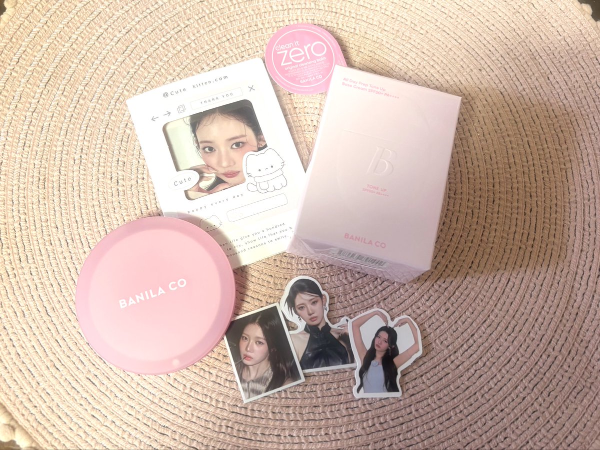 aya୨୧ tweet media