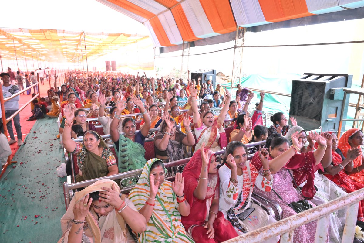આ અવસરે પ્રદેશ મહામંત્રી શ્રી <a href="/Hitendrasinhbjp/">Hitendrasinh Chauhan khichi</a>, પ્રદેશ મંત્રી શ્રી શંકરભાઈ અમલિયાર, રાજ્યકક્ષાના મંત્રી શ્રી <a href="/RameshKataraMLA/">Rameshbhai Katara</a>, સાંસદ શ્રી <a href="/jsbhabhor/">Jasvantsinh Bhabhor</a>, જિલ્લા પ્રમુખ શ્રી સ્નેહલભાઈ ધરિયા સહિત જિલ્લાના હોદેદારો અને મોટી સંખ્યામાં કાર્યકર્તાઓ ઉપસ્થિત રહ્યાં.