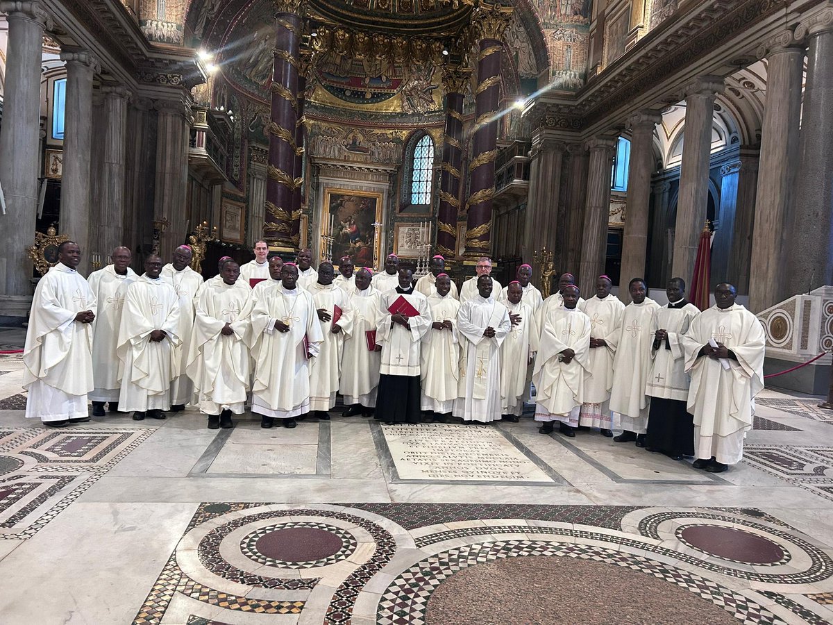 ssoccom's tweet photo. The Catholic Bishops of Uganda continue their ad limina visit to Rome marked by a pilgrimage to the 4 Major Basilicas ,yesterday they visited the Basilica of St. Paul.  Today, they proceeded to the Basilica of St. Mary Major where they paused in prayer at the tomb of Pope Francis https://t.co/QzLgLbCc9z