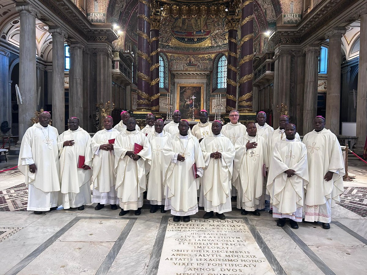 ssoccom's tweet photo. The Catholic Bishops of Uganda continue their ad limina visit to Rome marked by a pilgrimage to the 4 Major Basilicas ,yesterday they visited the Basilica of St. Paul.  Today, they proceeded to the Basilica of St. Mary Major where they paused in prayer at the tomb of Pope Francis https://t.co/QzLgLbCc9z