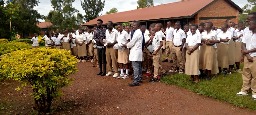 Migongogs's tweet photo. Balls to learners to promote their playing talent.  Pr MOISE MUHIZI and PR MARTHA with the message of A Light To The Nations visited the school 19/03/2026. Psalm 90:12. @GospelTimeRw, @alntweet, @KireheDistrict, @nyarubuye_s, @HABIMANAPHENIAS https://t.co/csm1hyB2PK