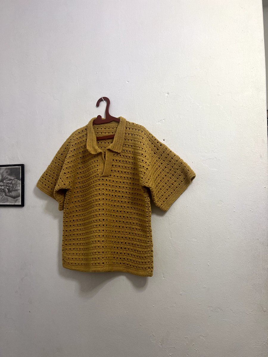 The last time I used single strand to crochet was 2020 or so.

This time around,I decided to use it to recreate this shirt I made in Champagne ( double strands).

Working with SS was definitely time consuming but I love the outcome.
Hoping and praying to recreate more! X, ejooor!