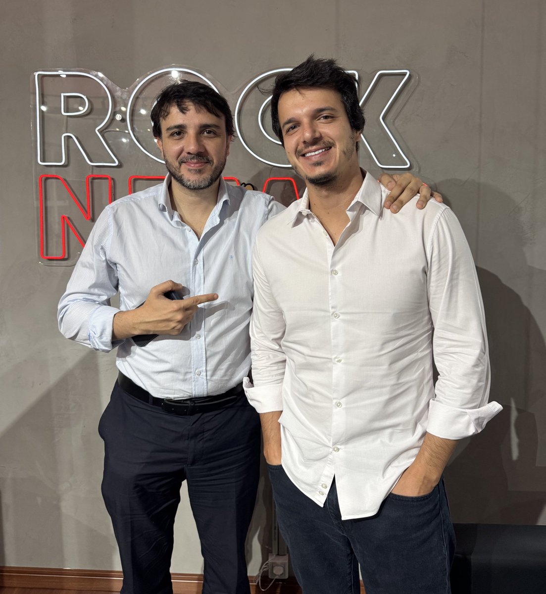 Já aqui na Rádio Rock &amp; News com o presida <a href="/RenanSantosMBL/">Renan Santos⬛️🟨⬜️</a> em São José dos Campos!!

Ajudem a divulgar os vídeos dele!! Bora eleger o melhor presidente da história desse país!!