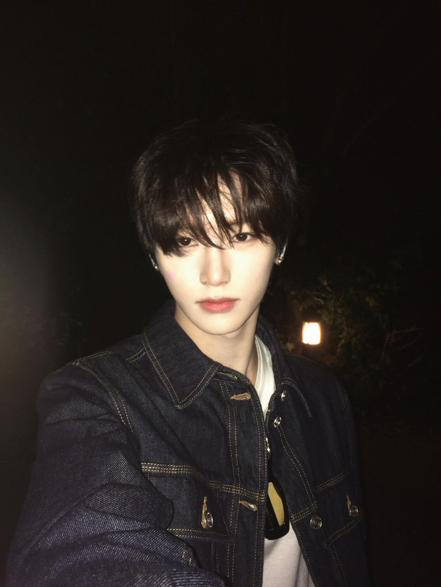 ตั้งแต่ตามมาหลายวง เซลก้ารูปถ่ายอัลดี้คือสุดจิงงงงง ไม่รู้เรียกสิ่งนี้ว่าเทสต์แบบไหน ให้เรียกว่าเทสอัลฟ่าก็แล้วกัน ถึงซังวอนบนเตียงรูปแรกจะดูเป็นโอเมก้าที่เสน่ห์เร้าใจที่สุดก็เหอะนะ  แต่รวมๆปล่อยรูปมาวงนี้มองเพลินมาก มุมกล้อง ฟิลเตอร์ ทุกอย่างถูกต้อง กรี๊ดดดด