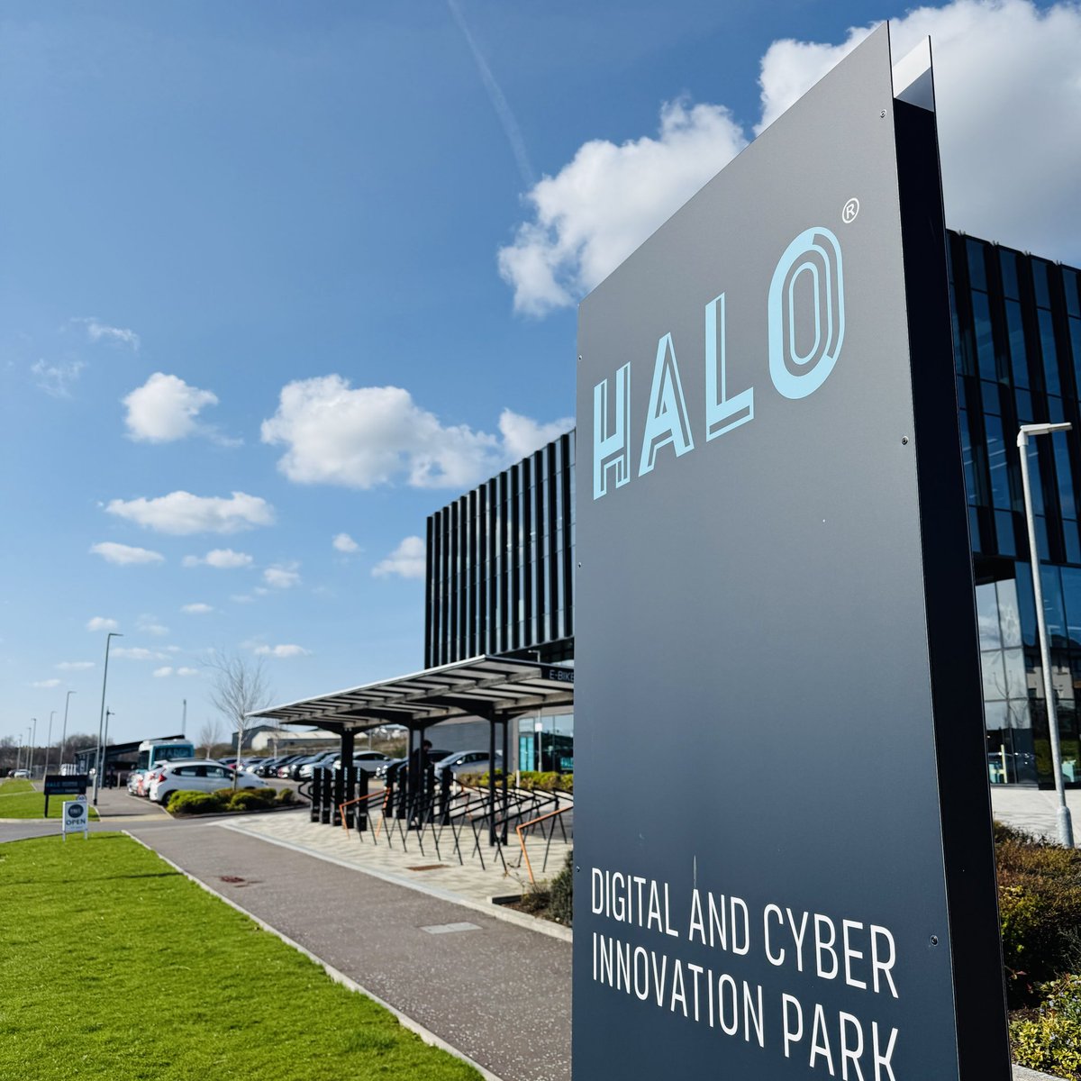 HALOKILMARNOCK1's tweet photo. So much we could say about HALO, but let’s just appreciate the blue sky above it today! Glad to have you back - the solar panels are soaking it up.
@MarieMacklin @Gormanley @PRAGroupInc @AyrshireColl @scotent
#poweringthenation | 🔋☀️ https://t.co/yBb9yF6ye0