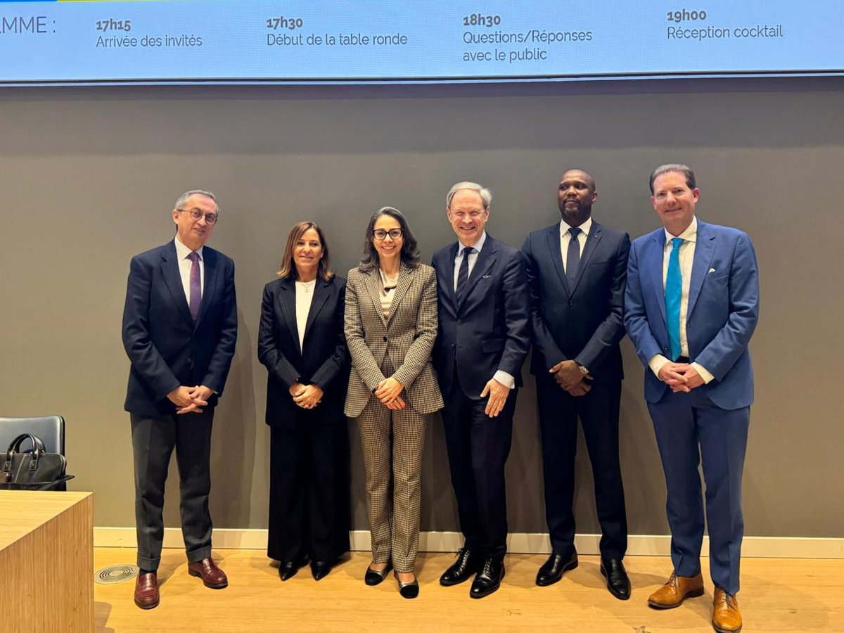 Embajada de Colombia en Países Bajos tweet media