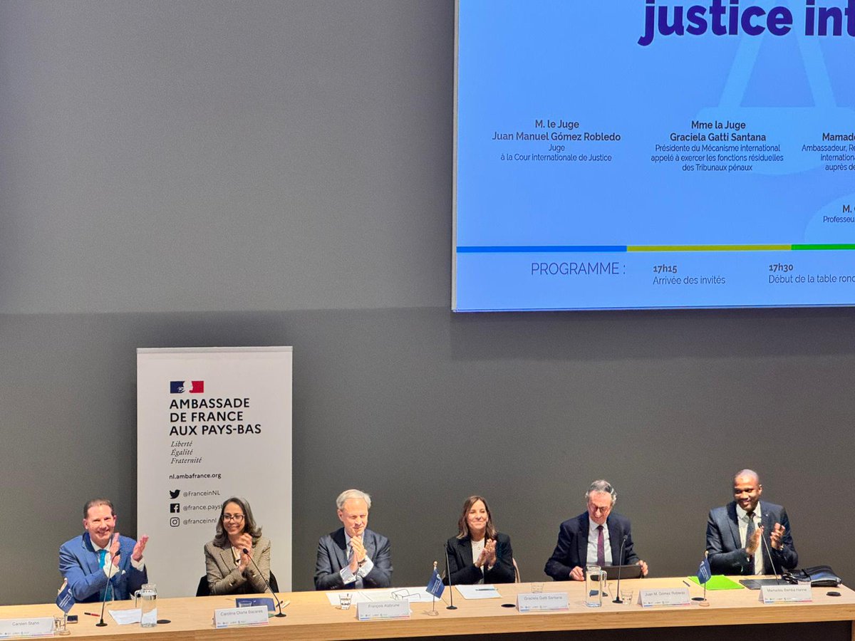 Embajada de Colombia en Países Bajos tweet media