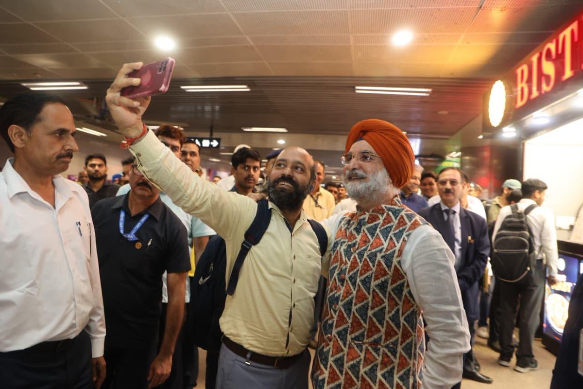 LG Delhi tweet media