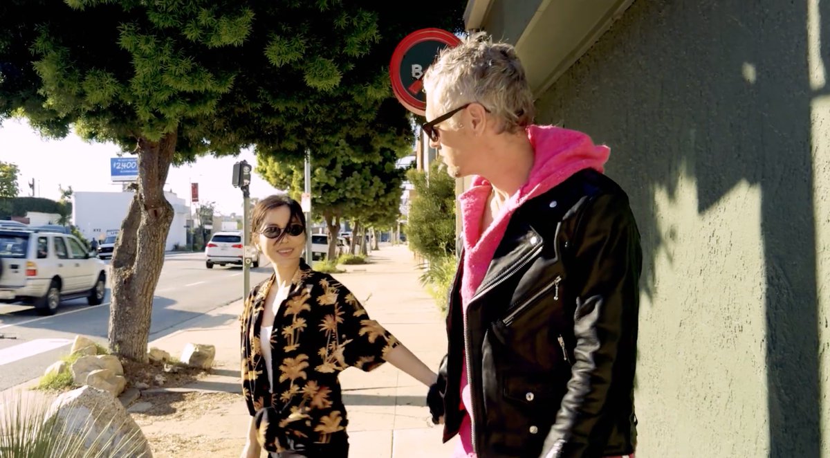 arbitrarily tweet media