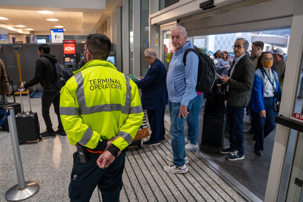 Bush Airport tweet media
