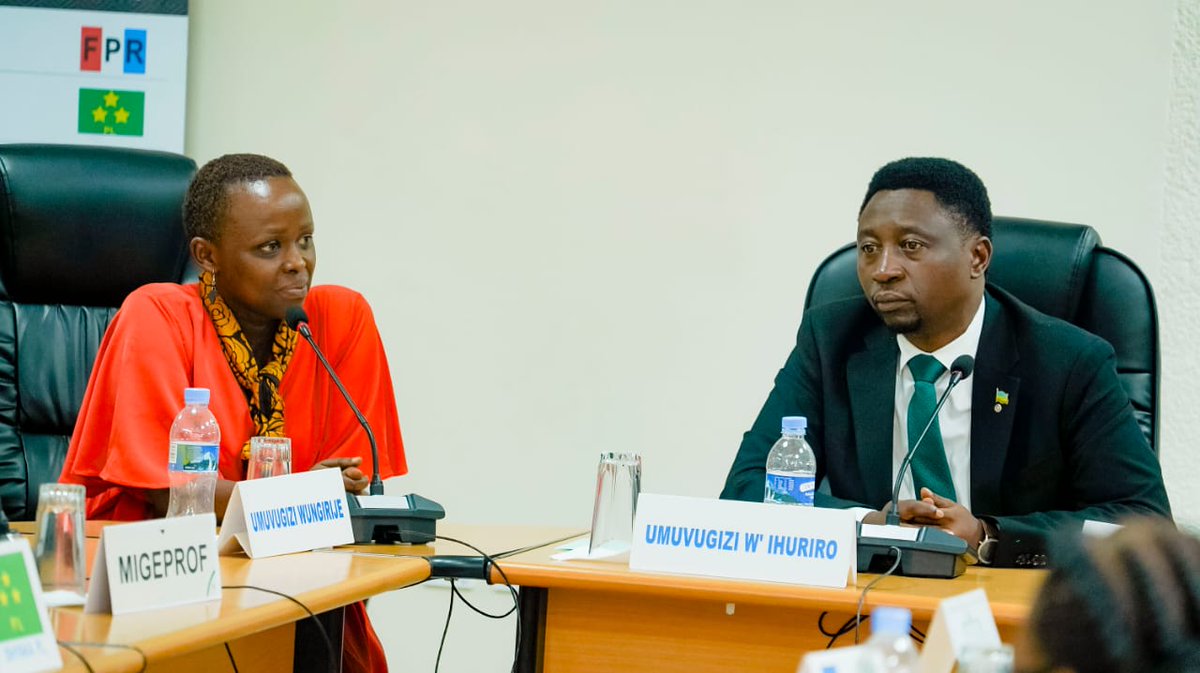 Dkt. Frank Habineza, kiongozi wa Chama  cha  (Democratic Green Party of Rwanda), amechaguliwa kuwa Msemaji wa Jukwaa la Kitaifa la Vyama vya Siasa (NFPO).
<a href="/DemGreenPartyRw/">Democratic Green Party of Rwanda 🇷🇼</a> 
<a href="/Drfrankhabineza/">Senator Dr.Frank Habineza</a>  
<a href="/JeanClaudeNtez2/">Jean Claude Ntezimana</a> 
<a href="/JayMurenzi/">Jean De Dieu Murenzi</a>