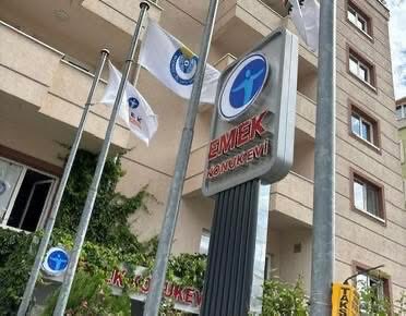 ÜYEMİZİ “EMEK KONUK EVİ” OTELİMİZDE MİSAFİR ETTİK…

YENİCE BELEDİYEMİZDE (KARABÜK) görev yapan üyemiz BATUHAN kardeşimiz Ankara’da Hastaneye gelmiş olup, Hizmet-İş Sendikamıza ait “EMEK KONUK EVİ “ otelimizde misafir ettik.