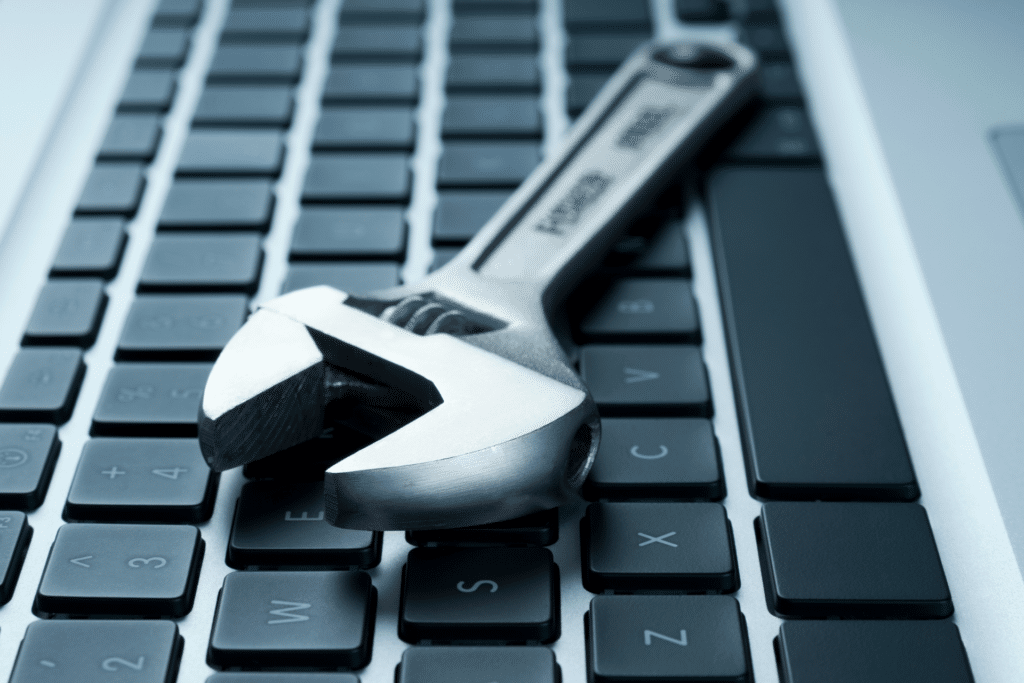 Sageplan's tweet photo. Computers are machines, and machines don’t last forever. If you’re wondering whether your computer is quietly heading toward failure, here are some practical, no‑nonsense ways to spot problems early and plan ahead.  https://t.co/fpZjdG3MaH https://t.co/IYhTDpY6Rw